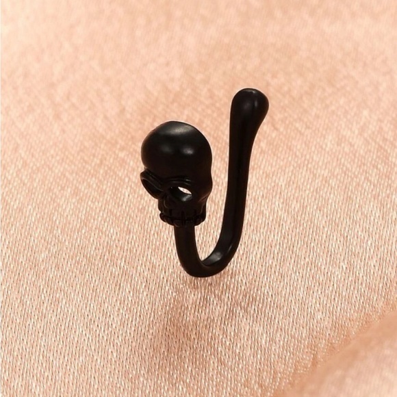 BLACK SKULL NOSE CUFF - Picture 2 of 5